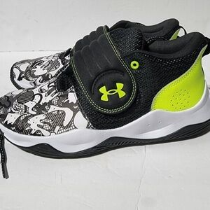 Kids size 6 Under armour zone BB core